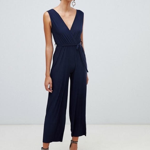 Boohoo Navy pleated jumpsuit - Picture 1 of 5